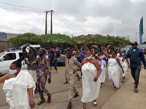 Photos: Panic as traditionalists storm Yoruba Nation protest venue