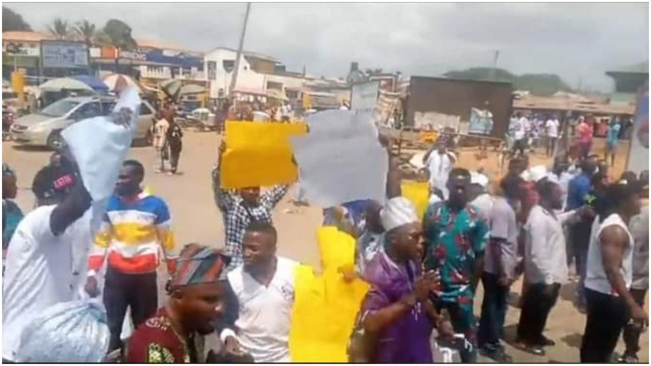 BREAKING: Protesters shutdown Ibadan, demand release of Igboho [PHOTOS]