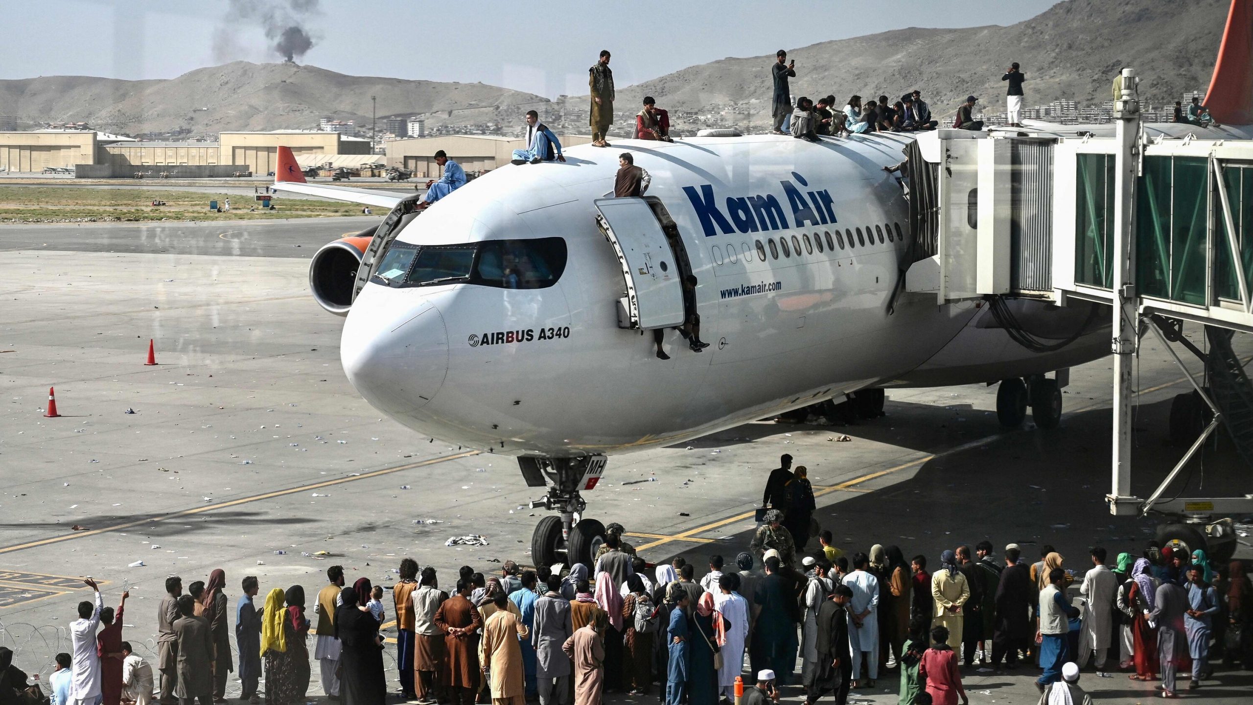 Deadly attack on Kabul airport as Taliban reject extended evacuation