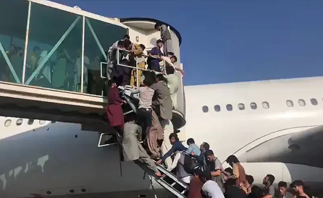 Afghanistan: Five killed at Kabul airport during mass evacuation