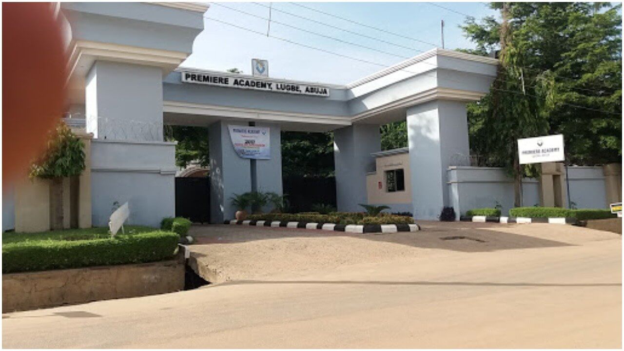 School calls for probe of clinic where its student died