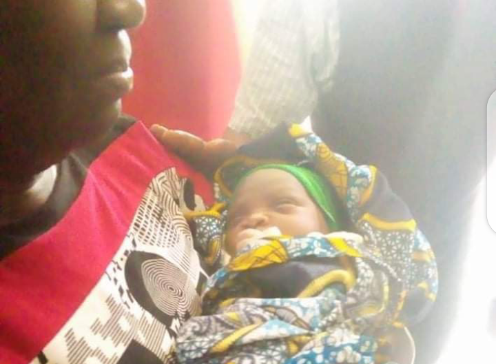 PHOTO: Wild jubilation as passenger delivers baby boy at motor park