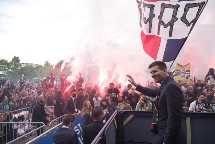 Messi meets PSG’s fans for first time after done deal