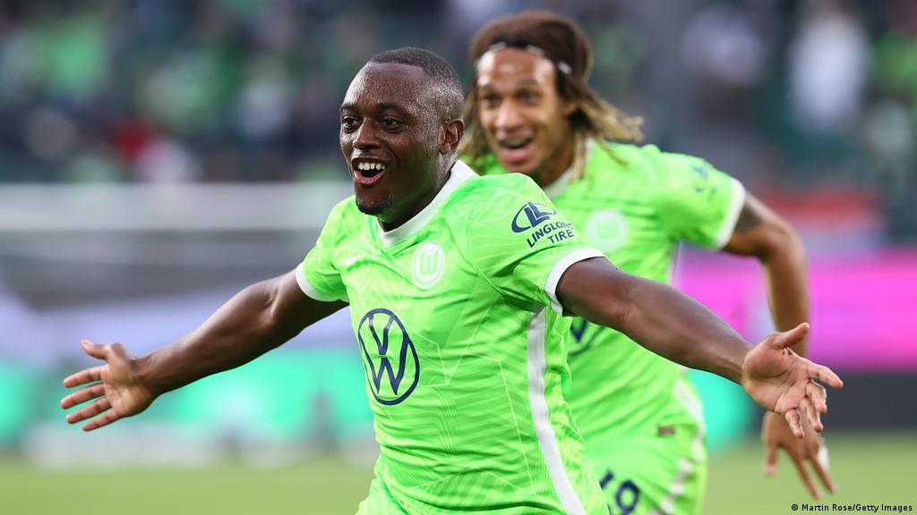 Perfect Wolfsburg see off Leipzig to go top of Bundesliga [See standings]