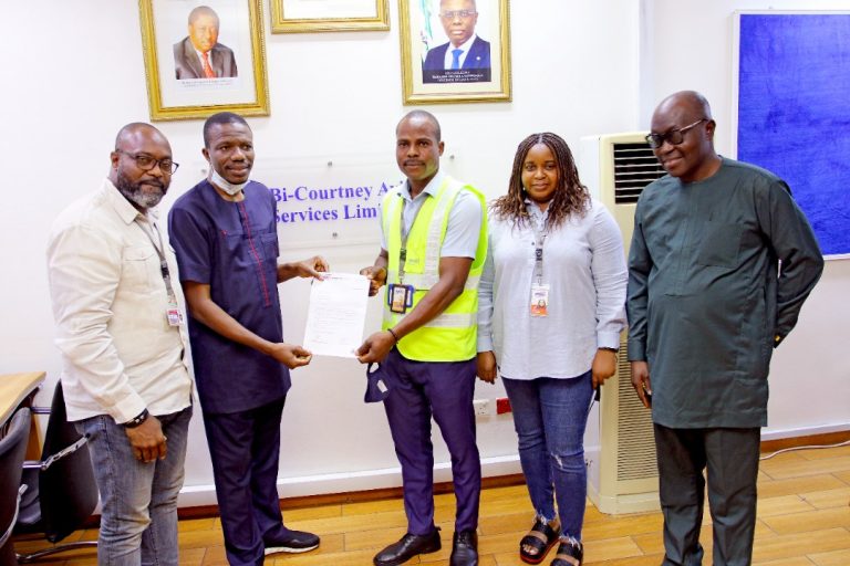 Bi-Courtney rewards driver for returning bag containing money at MMA2