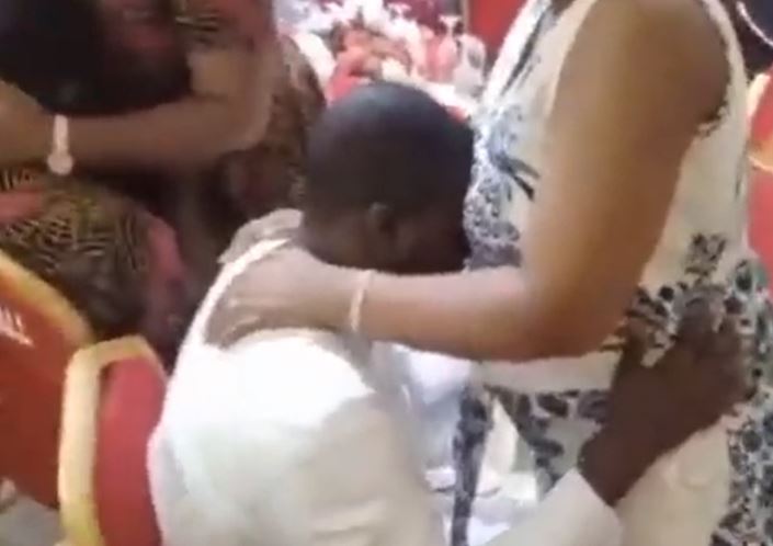 TRENDING VIDEO: Pastor holds anti-adultery prayers for husbands; decrees side chicks smell to them like excreta