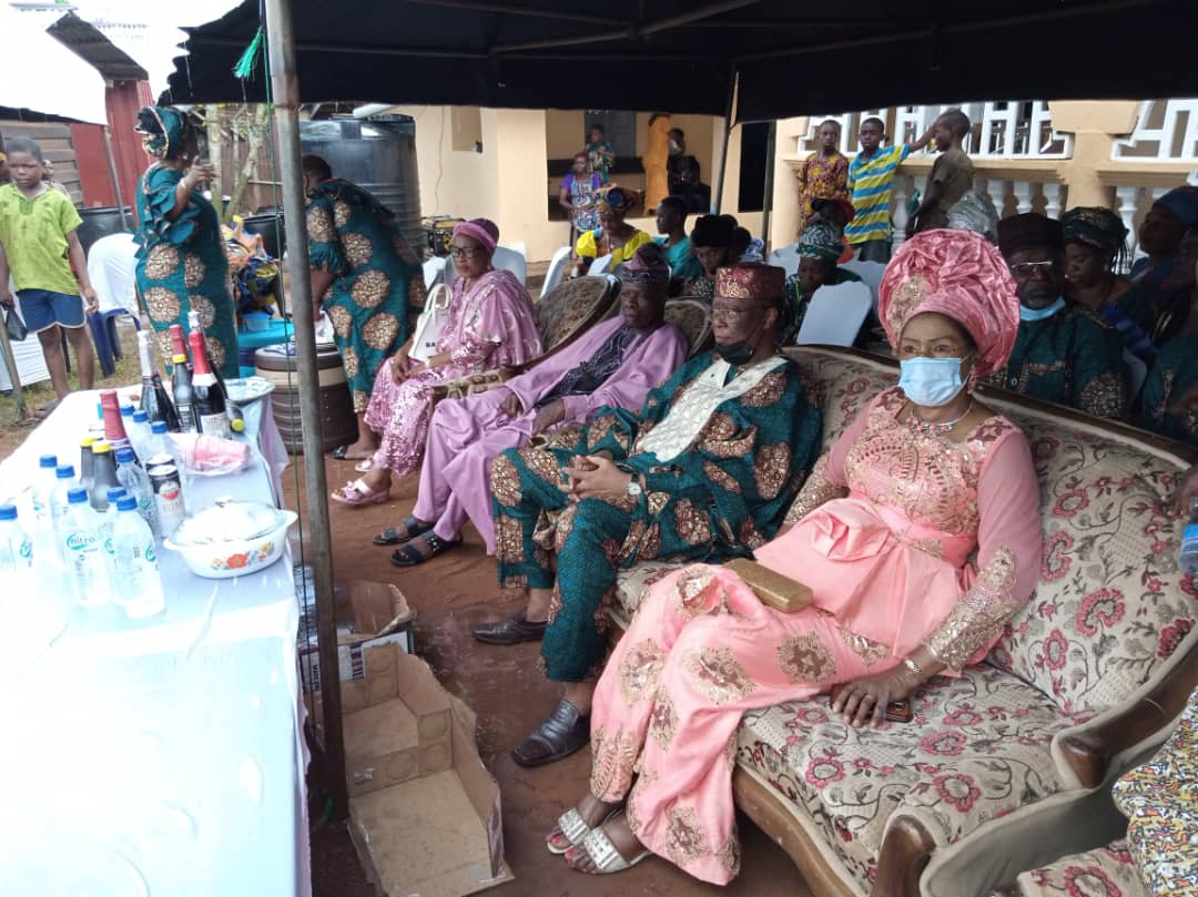 Photos: Tears flow as Osunbors bury mama Osunbor in Iruekpen