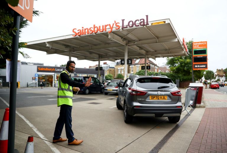 Many British gas stations still dry, pig cull fears grow