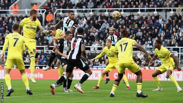 Newcastle go bottom of EPL after six-goal thriller