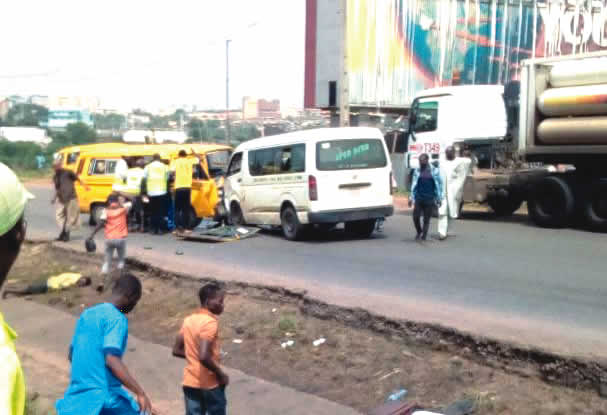 Nine wounded as truck crushes vehicles at Otedola Bridge