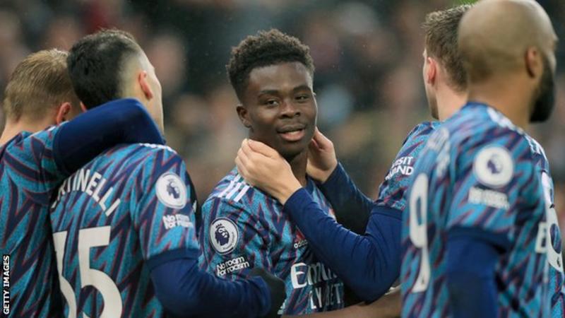 Saka strikes twice as Arsenal continue winning run