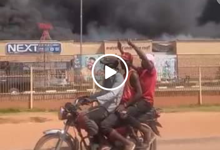 Update on Next Cash and Carry: Looters on the prowl as multi-billion naira mall catches fire [Video]