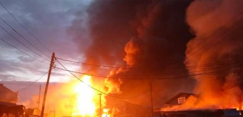 BREAKING: Pipeline explosion rocks Ayobo on Christmas Eve