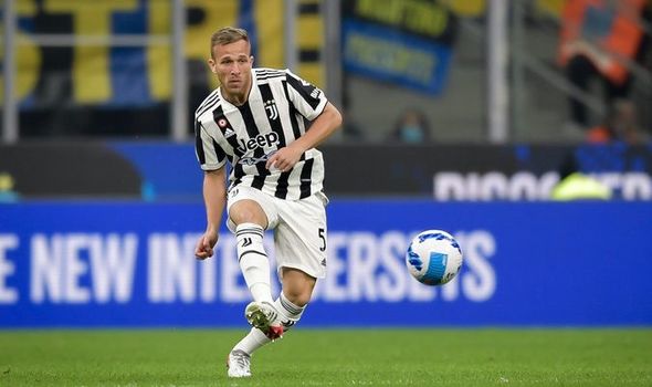 Juve midfielder to jet to London for Arsenal signing