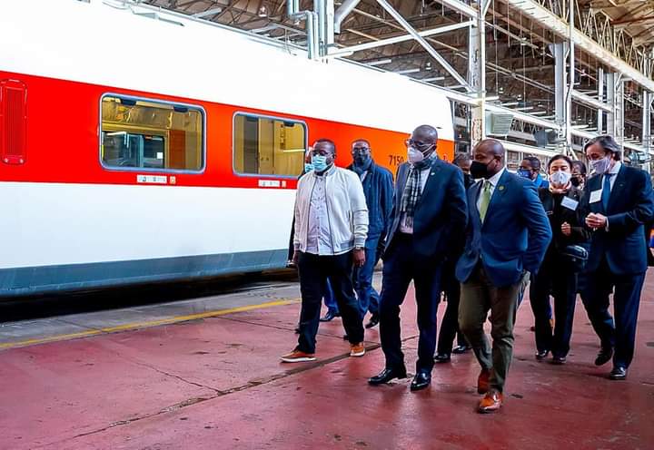Lagos acquires 10-car speed trains for Red Line project