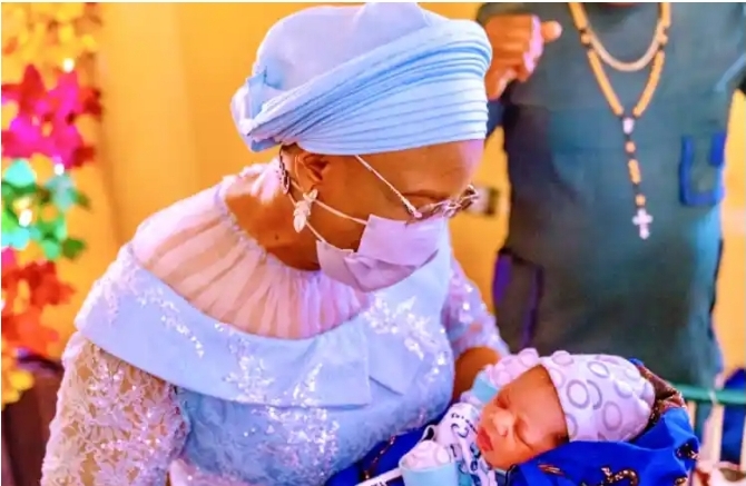 Okowa’s wife showers gifts on Delta State's first baby of 2022