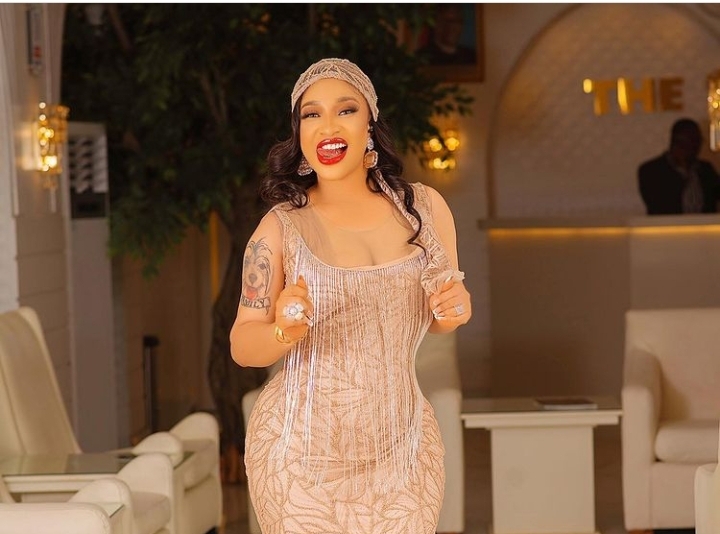 VIDEO: Fan shades Tonto Dikeh as ex-hubby, Churchill serves wife breakfast in bed
