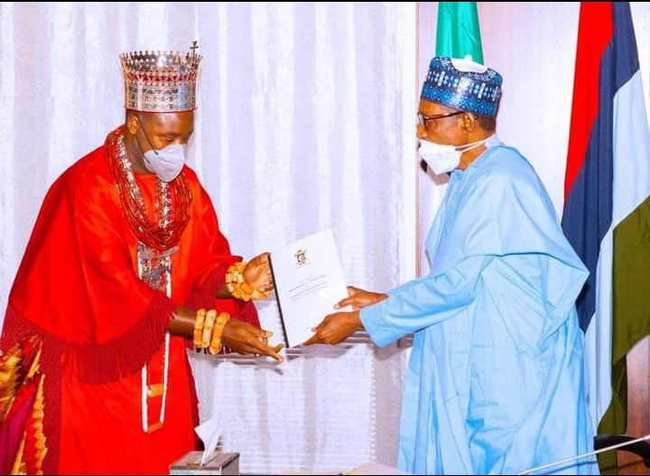 Buhari hosts Olu of Warri, pledges equity, fairness to Itsekiris