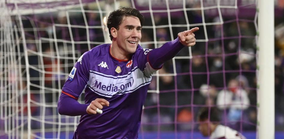 Arsenal make new cash-plus-player offer for Fiorentina striker
