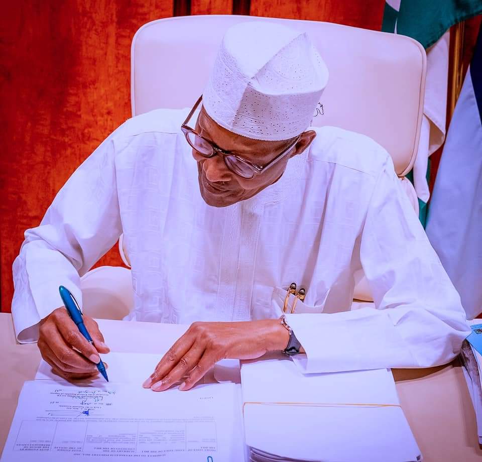 Buhari presides over security council meeting, hosts victorious Commonwealth athletes