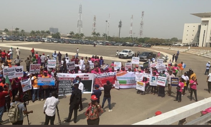Of Prayer, Politics and Nigerian Youths – By Emma Esinnah