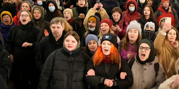 Russia residents with more than $10,000 barred from leaving country