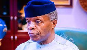 WATCH VIDEO: Lagos crowd cheers Vice President Osinbajo in Isolo