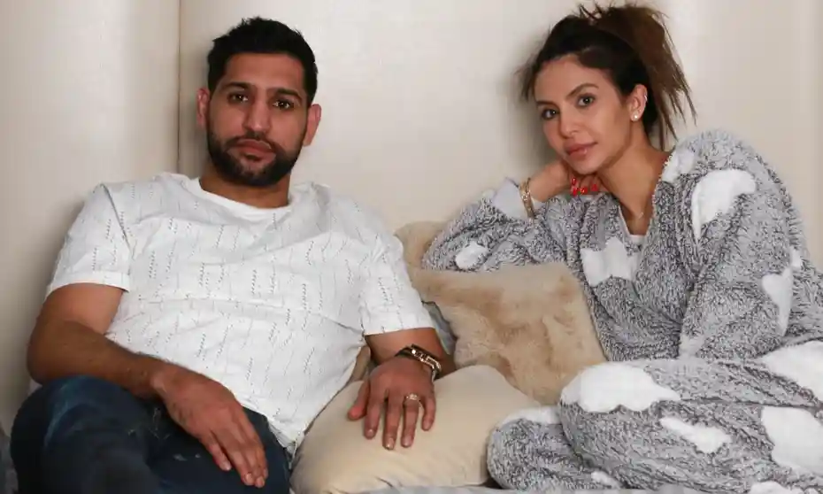 British boxer Amir Khan robbed at gunpoint in  London