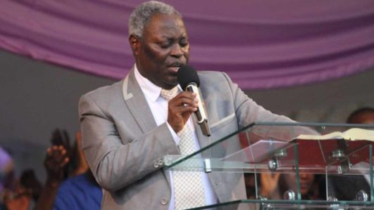 Deeper Life: Pastor kumuyi scolds choristers for indecent dressing, dance steps