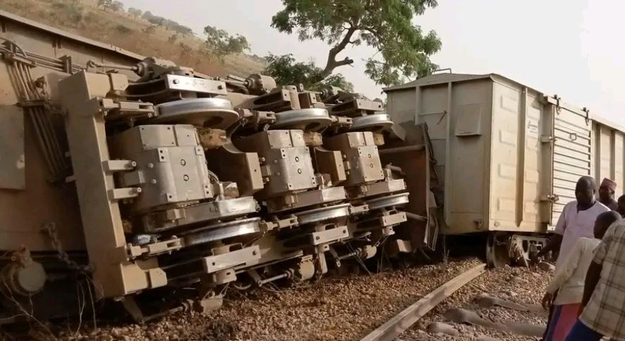 Lagos-Kano train derails, killing driver in Kaduna