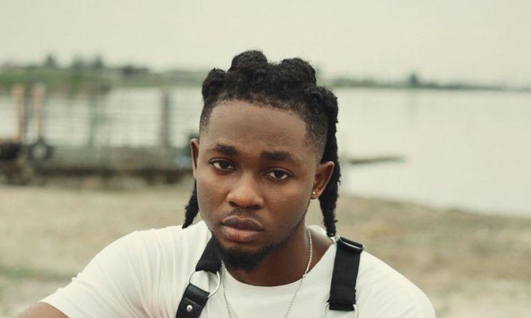 How a female fan sexually harrased Nigerian artiste Omah Lay on stage