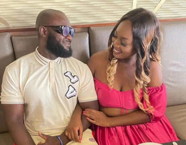 Popular Nigerian  female OAP proposes to Boyfriend at the Mall