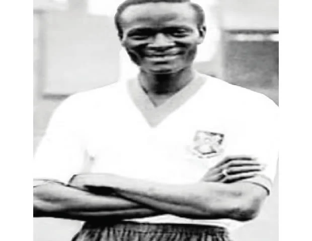 Pinnick eulogizes late Teslim ‘Thunder’ Balogun, promises support for Foundation