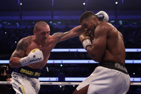 Usyk defeats Joshua again to retain heavyweight titles