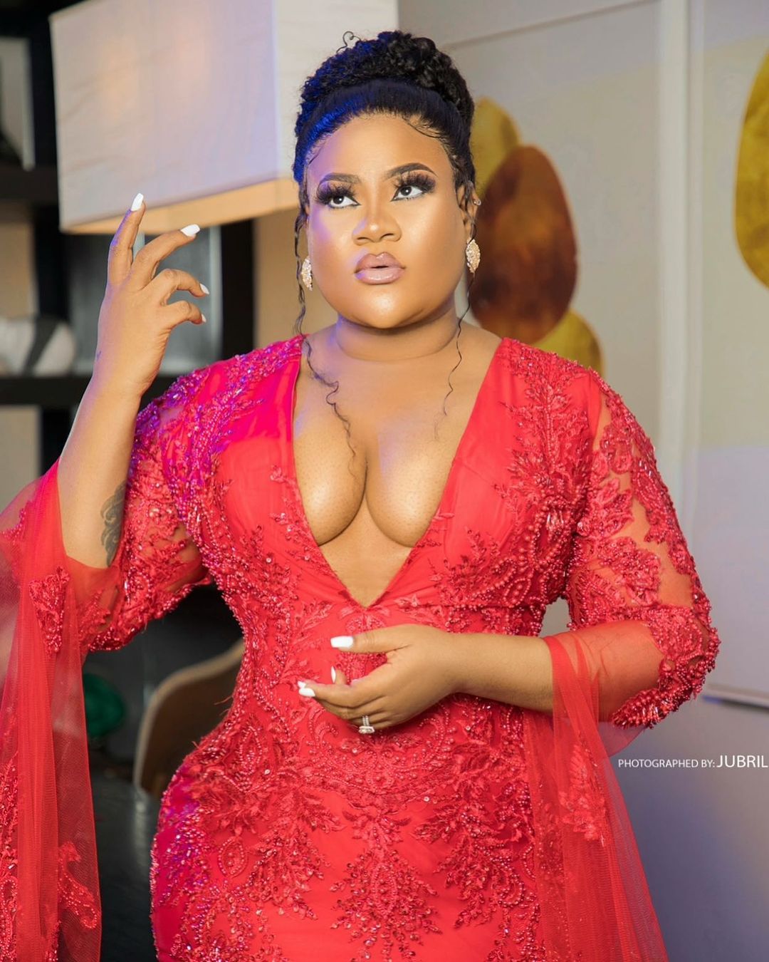 Publicity seeking Nkechi Blessing rants as fan films her in hotel lobby