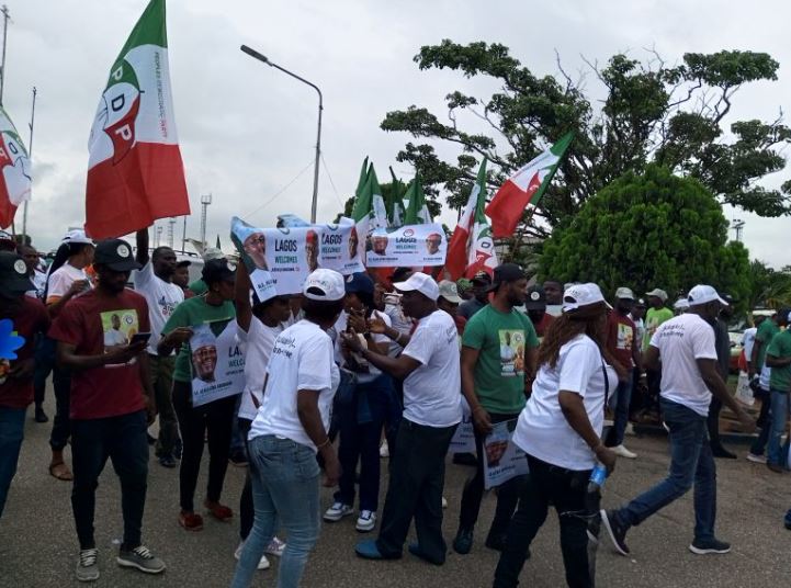 PDP leaders, members troop out to receive Atiku at Lagos airport