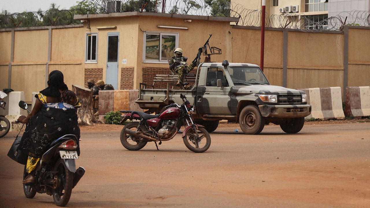 Gunfire rocks Burkina Faso capital as soldiers blocks access to administrative building