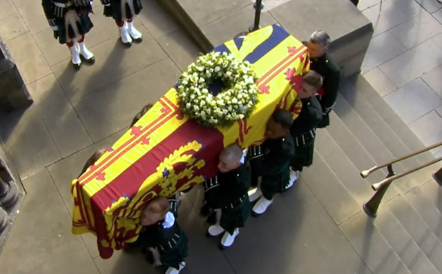 Queen Elizabeth’s coffin to be flown to London