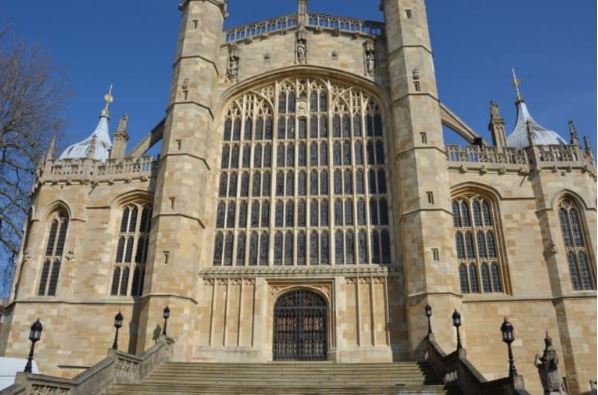 Queen Elizabeth’s coffin arrives Windsor Castle