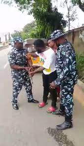 Man drags police officer’s firearm over seizure of his phone (Video)