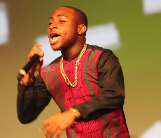 Davido showers Chioma with love, sings for her at a show