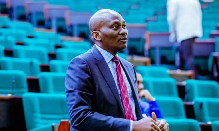 [TRENDING VIDEO] Reps Minority Leader, Elumelu’s convoy blocked by constituents over delayed projects