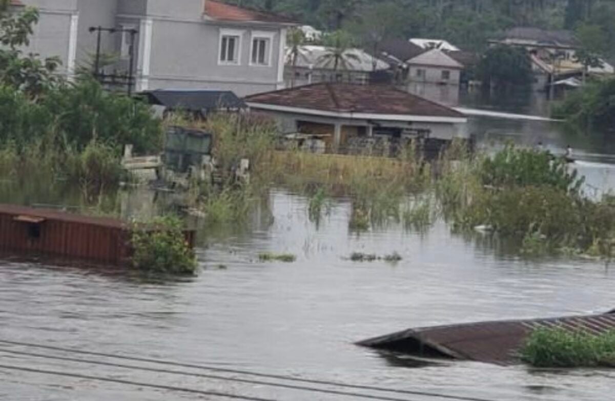 Flood sacks ex-president, Jonathan from his Otuoke home in Bayelsa