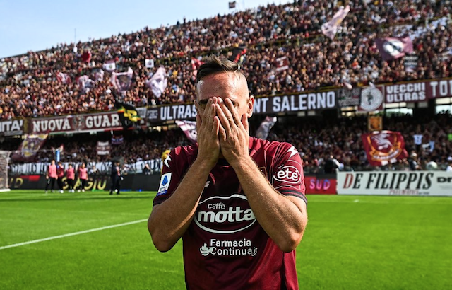 Moved to tears, knee injury forces Franck Ribery into retirement