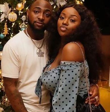 Davido and Chioma take photos as Uncle, Adeleke is sworn-in as Osun Gov