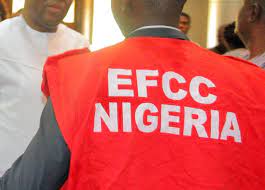 Sting Operation: EFCC arrests Kwara Yahoo boys, recovers cars, others