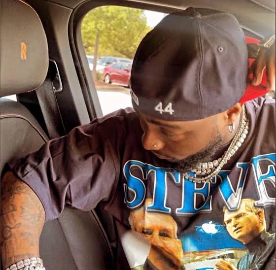 Bereaved Davido steps out for the first time since son’s passage with swollen eyes