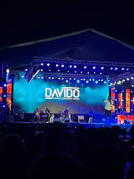 Fans pay tribute to Davido’s late son at 30BG concert, shun Berri for singing “Machala”