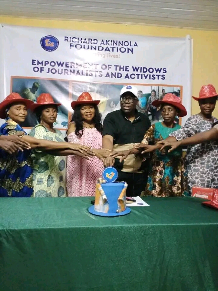 Richard Akinnola Foundation empowers widows, children of late journalists, activists (PHOTOS)