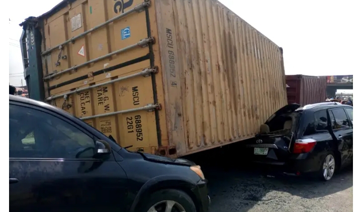 TRAGEDY! Many feared killed as 40-feet container fall on cars